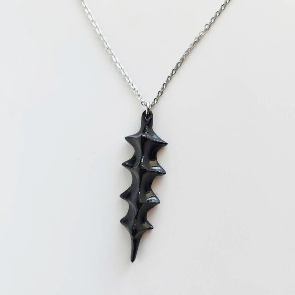Gothic black vertebrae spike vampire necklace with a small silver chain - Picture 7 of 12